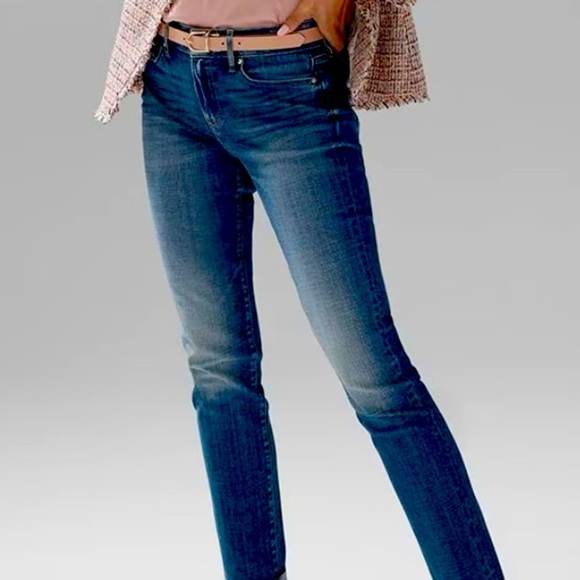 White House Black Market Mid-Rise Everyday Soft
Girlfriend Jeans - 6S Raw Hem - Picture 1 of 14